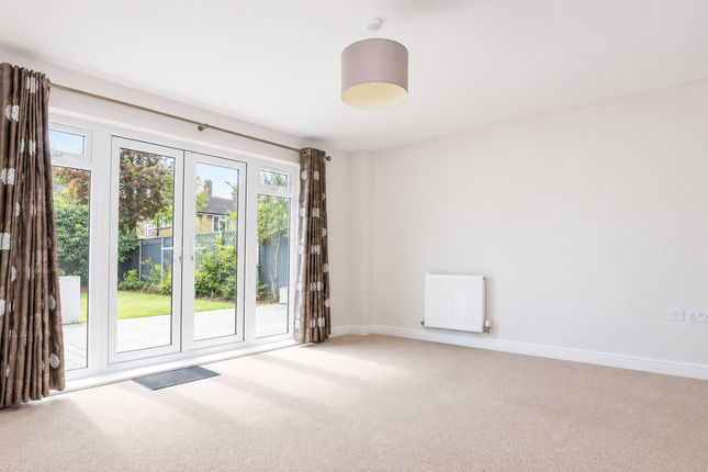 Fairwater Drive, Shepperton photo 3