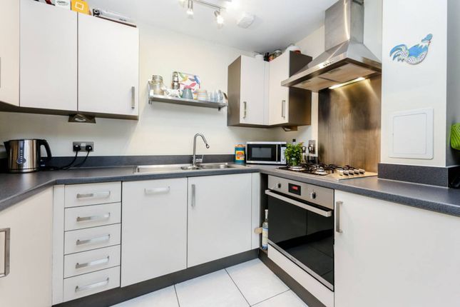 Thumbnail Flat to rent in Pooles Park, Finsbury Park, London