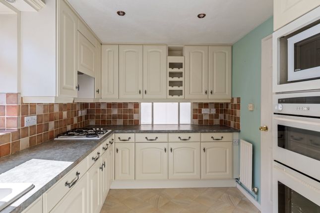 15, Town Acres, Tonbridge photo 4