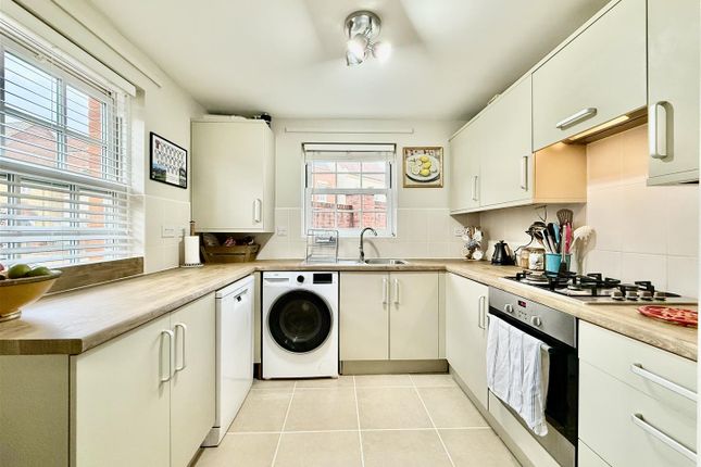25, Scorhill Lane, Swindon photo 3