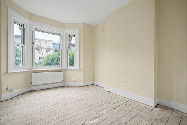 16A, Fountain Road, London photo 3