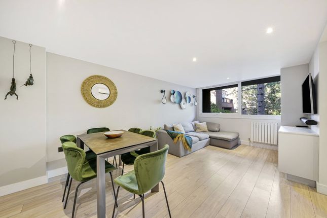 Flat for sale in Chandos Way, Golders Green, London