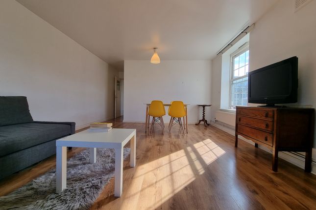 10 Hollybush House, Hollybush Gardens , London photo 2