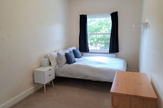 Flat 4, 11, East Dulwich Road, London photo 3