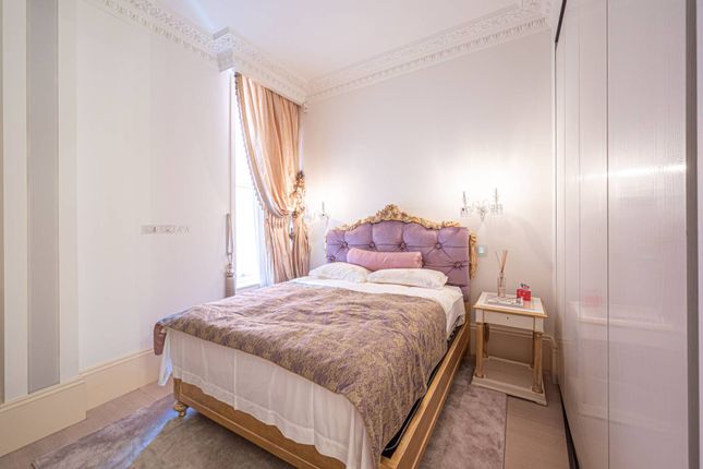 Flat for sale in Fitzjohns Avenue, Hampstead, London