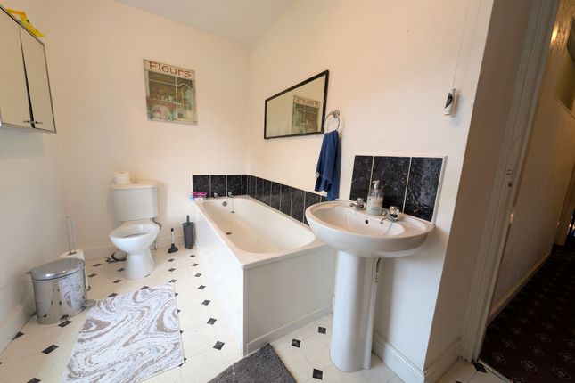 Beaupre, Abercynon photo 4