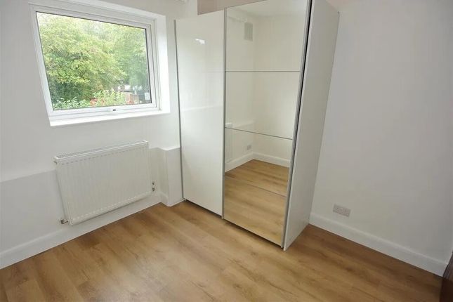 Greenacre Court, Egham photo 4