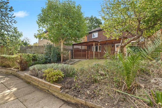 18, Wolves Mere, Knebworth photo 2