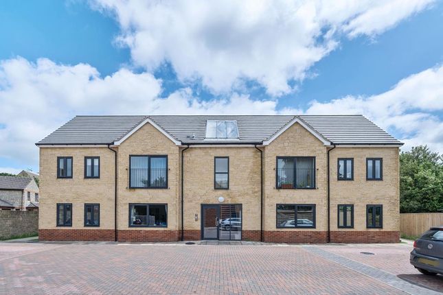 Flat for sale in Old Orchard Court, Witney