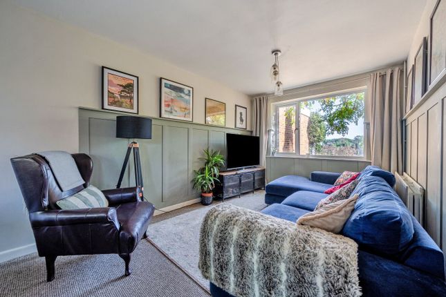4, Hurst Close, Christchurch photo 2