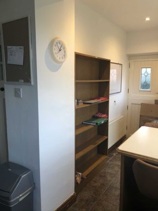Room to rent in En Suite- Room 6, Pewley Way, Guildford