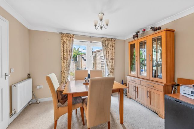 21, Ifield Green, Crawley photo 4