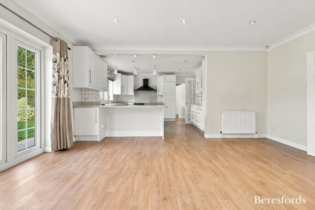 Hanging Hill Lane, Brentwood photo 2