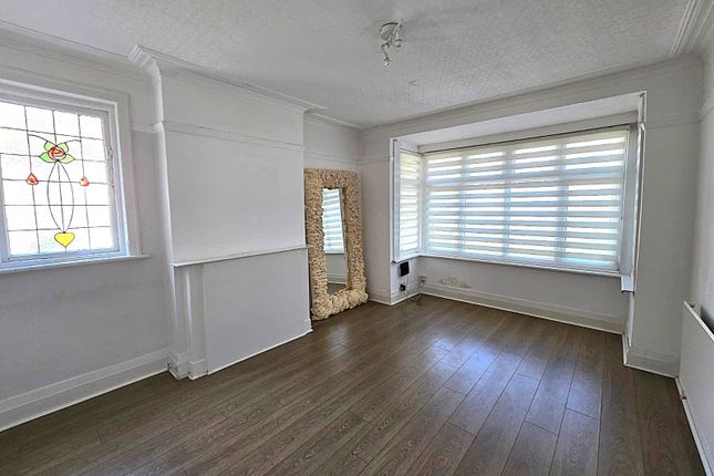 42, Highfield Avenue, LONDON photo 4