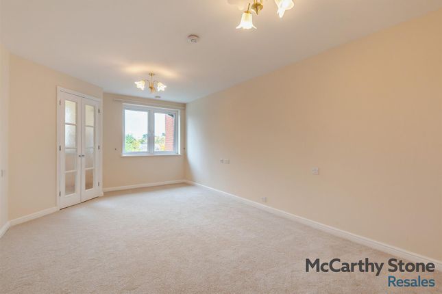 49 Benedict Court, Western Avenue, Newbury photo 2