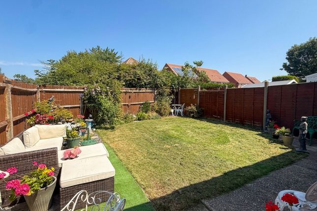 4 Hunter Close, Southampton photo 2
