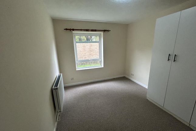 Flat 8, Abbots Court, Claret Gardens, London photo 5
