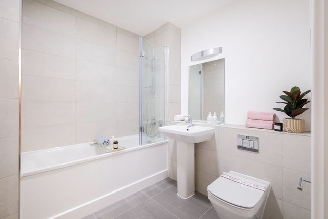 Flat for sale in Sherwood Close, London