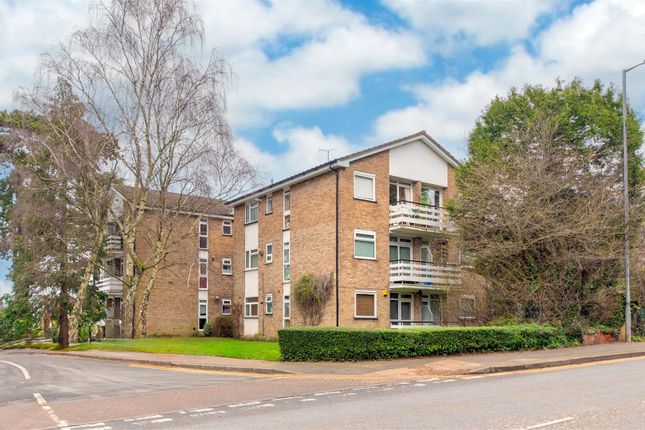 Flat for sale in Upton Lodge Close, Bushey