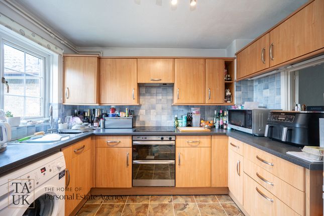 20, Cootham Green, Pulborough photo 2