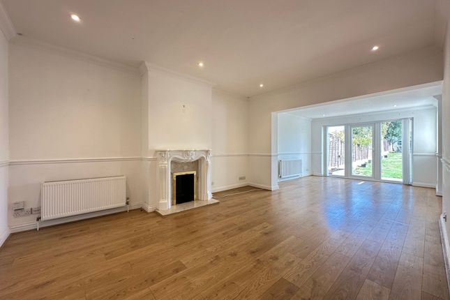 121 Kennel Lane, Billericay photo 3