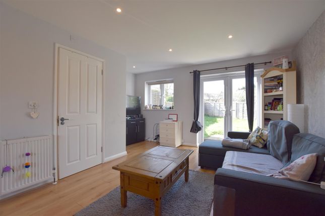 19B, Colman Way, Redhill photo 2
