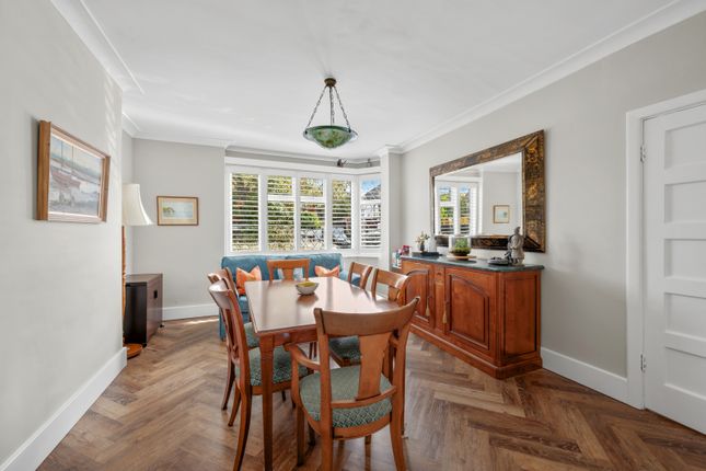30, Beverley Avenue, West Wimbledon photo 2
