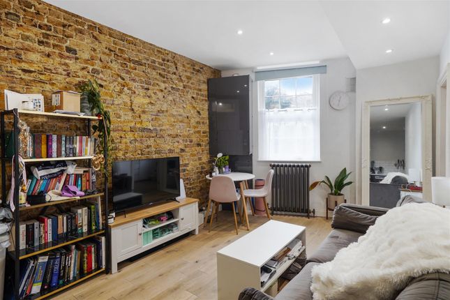 Thumbnail Flat to rent in Essex Road, London