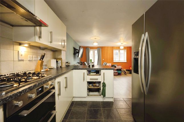 60, Cooper Drive, Bedfordshire photo 2
