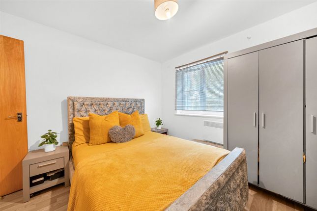 2, Longmarsh Lane, London photo 2