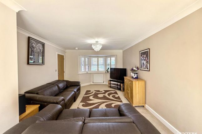 10, Tingley Hall Rise, Wakefield photo 2