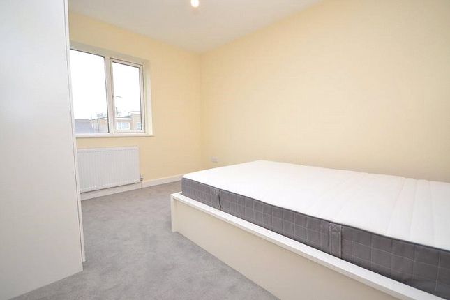 Chigwell Road, London photo 5