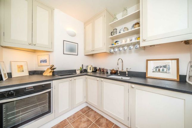 Flat 16, Sinclair House, Sandwich Street, London photo 3