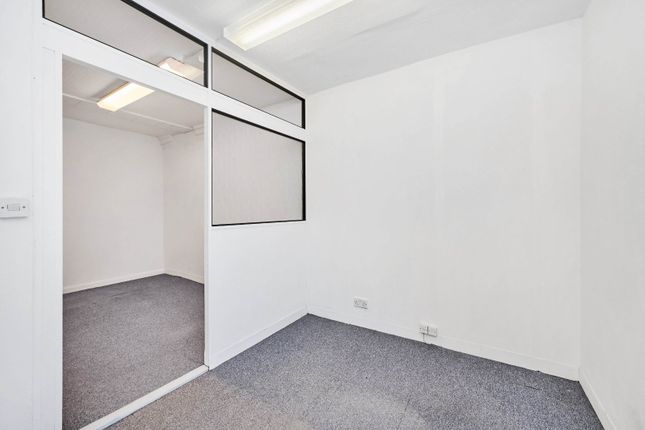 Chester Square Mews, London photo 4