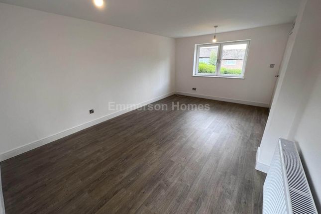Acacia Place, Johnstone photo 3