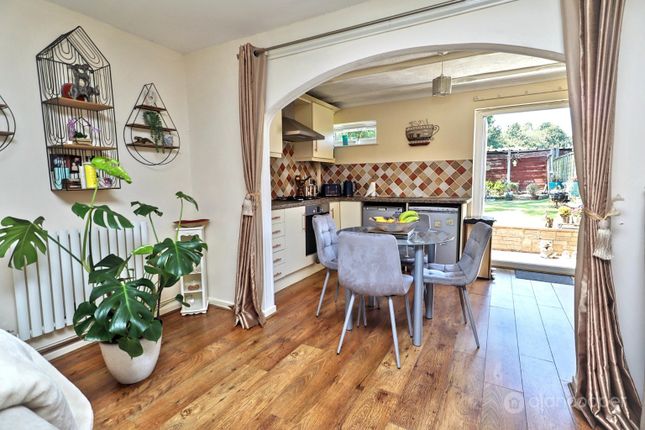 363 Bucks Hill, Nuneaton, Warwickshire photo 4