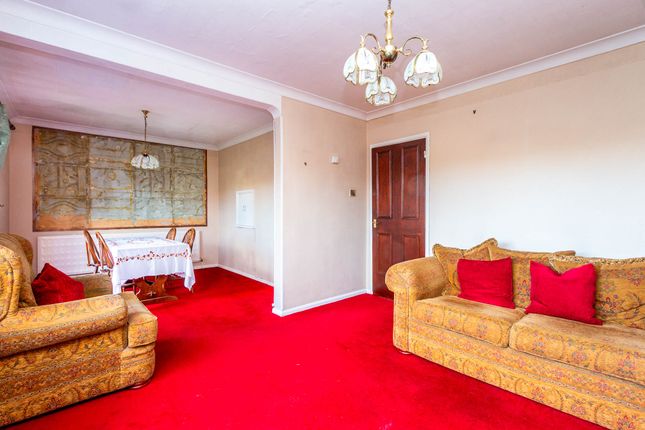 42, Meadow Walk, Higham Ferrers photo 3
