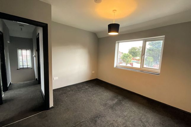 2 Tudor Road, Doncaster photo 4
