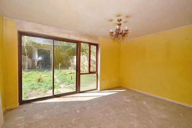 30, Buzzacott Lane, Milton Keynes photo 2