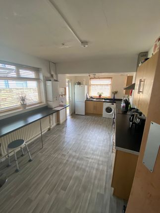 Room 2, 111 Silverdale Avenue, Liverpool photo 4