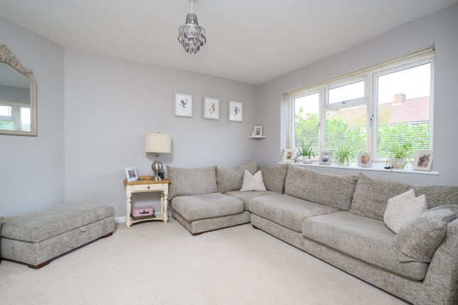 38, Molesey Close, Hersham photo 3