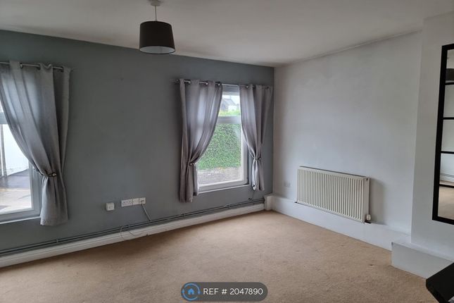 Flat to rent in Crynant, Neath
