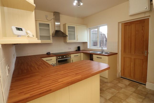 154, Muglet Lane, Rotherham photo 3