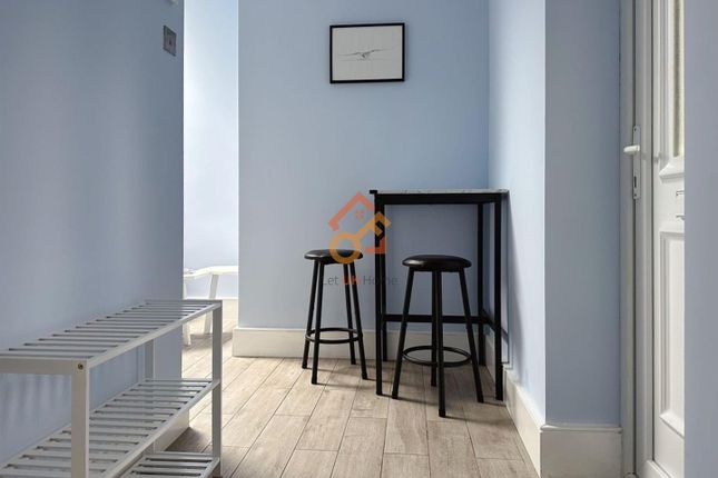 40, Derwent Avenue, Kingston Vale, London photo 4