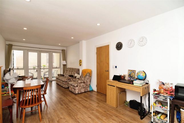 Flat for sale in Amber Court, 41A St. Johns Way