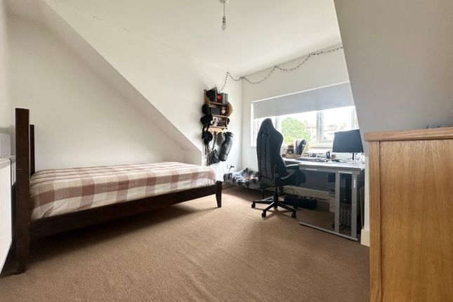 Flat 3, 46, Margate Road, Kent photo 5