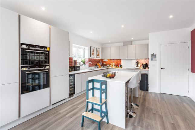 9, Thompson Way, Hertford photo 3