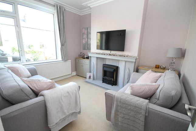 18, Albert Avenue, Bradford photo 2