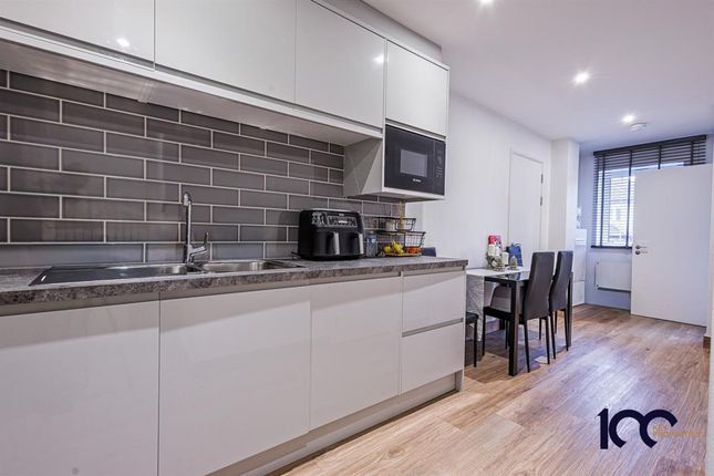 14a Victoria Avenue, Romford photo 4