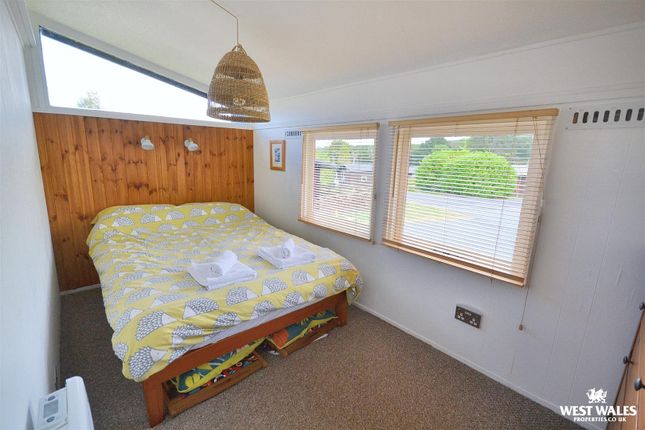 Caban Seren, Chalet 33, Penlan Holiday Park, Newcastle Emlyn photo 5